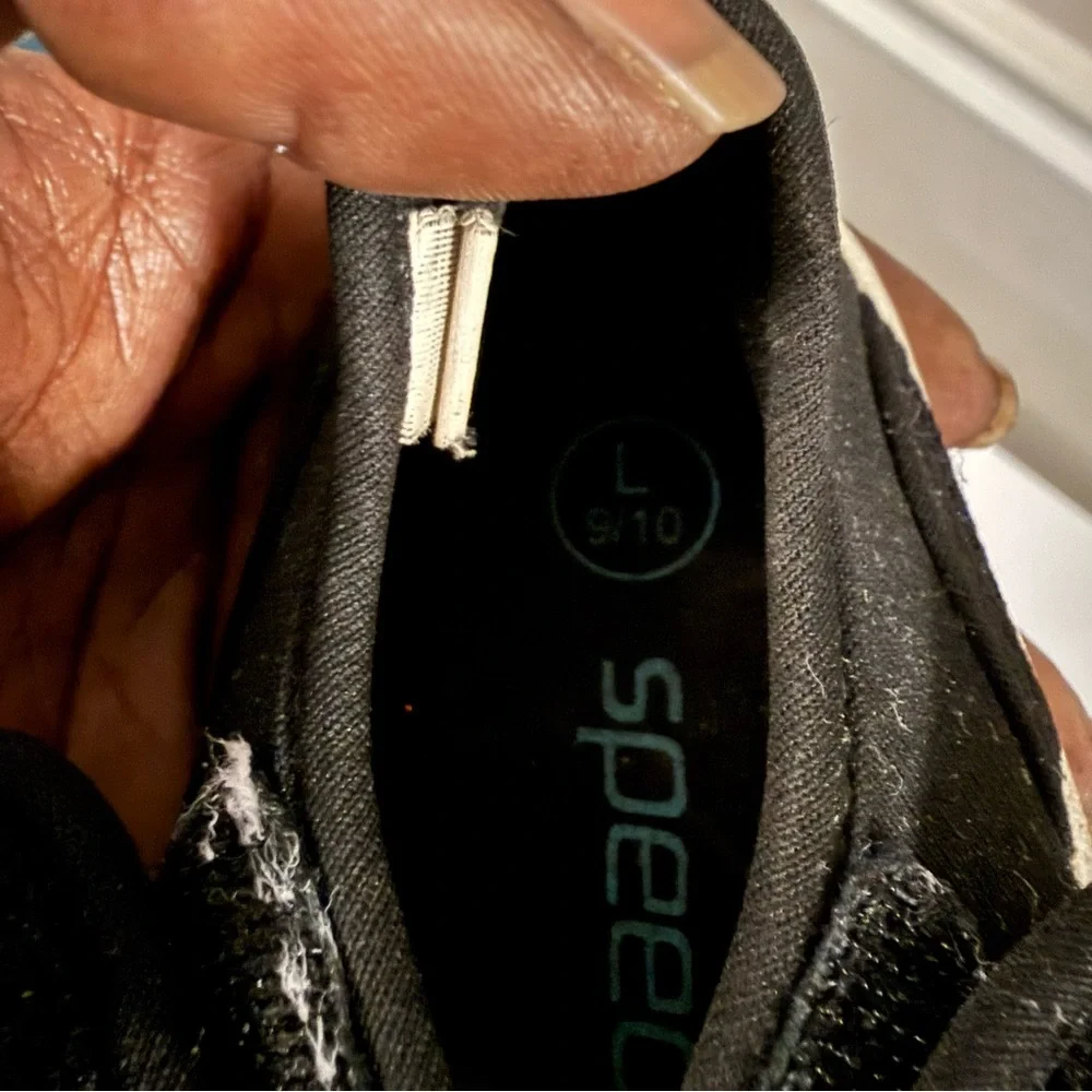 Speedo Kids Black and Teal Water Shoes Size (9-10)